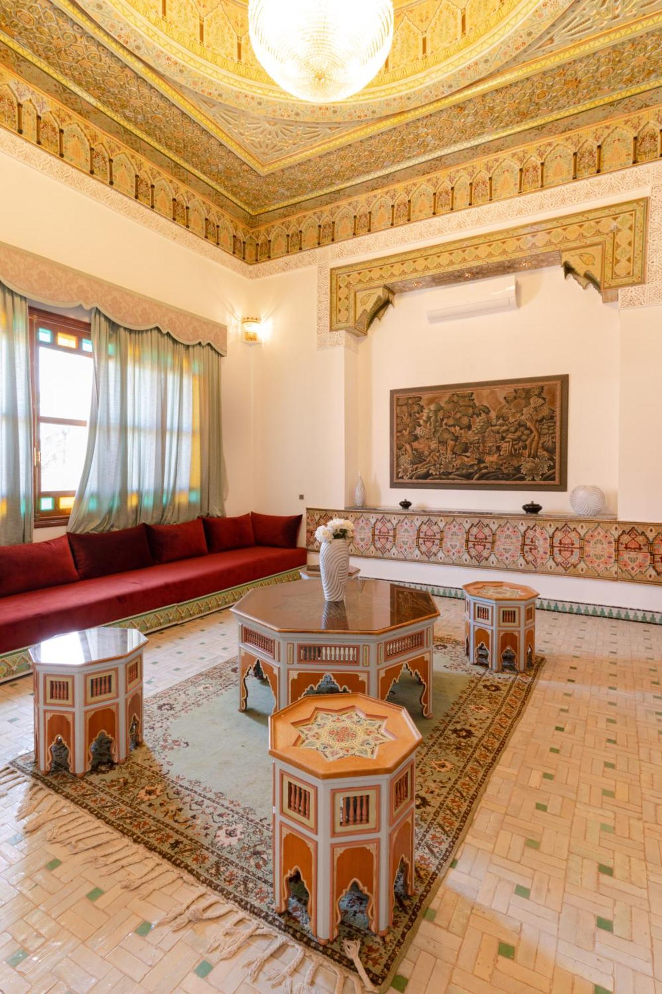 Nomadz Palace Touggana Ngoại thất bức ảnh