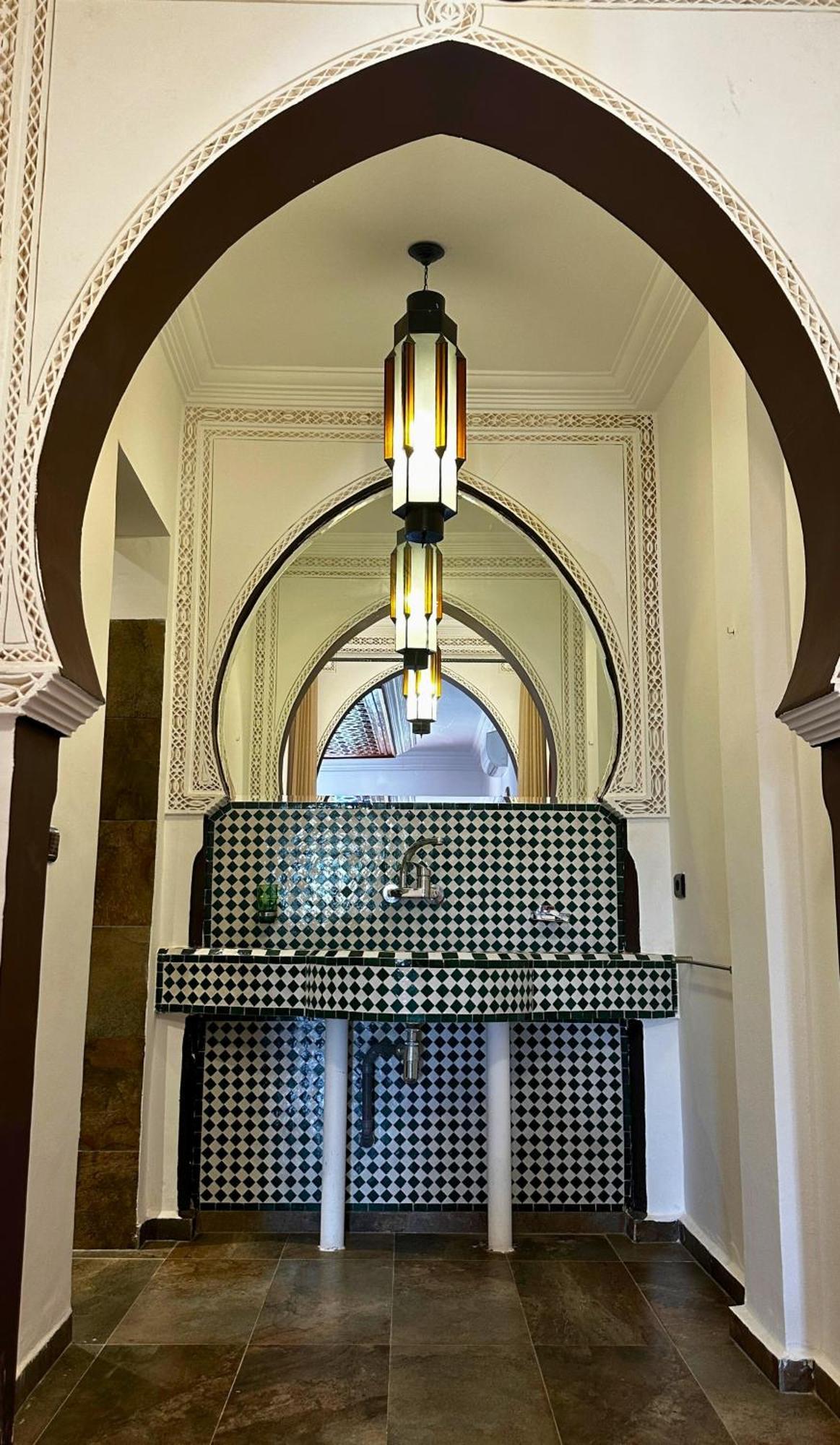 Nomadz Palace Touggana Ngoại thất bức ảnh